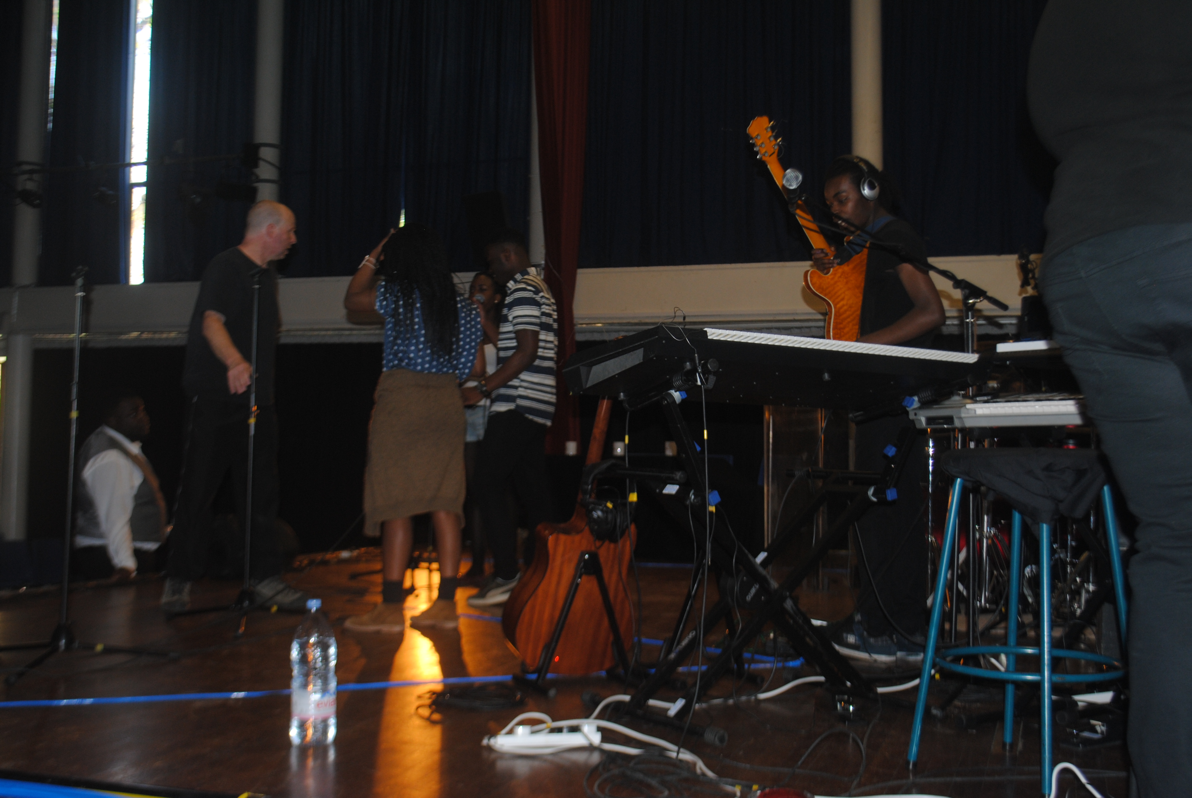 Post article/photos to celebrity news site