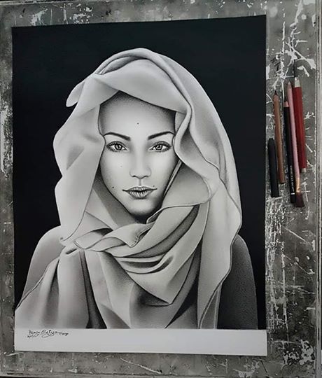 Draw your face only with a pencil With a large room