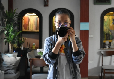 I can translate from Japanese to Vietnamese.