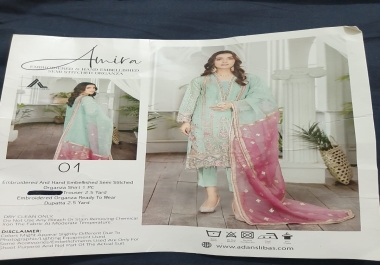 I AM a qualified professional graphic & logo designer with photography